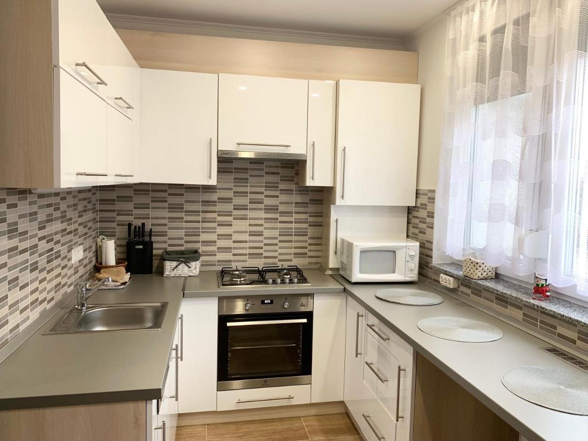 Modern Two Bedroom Flat With Balcony Lenti Esterno foto