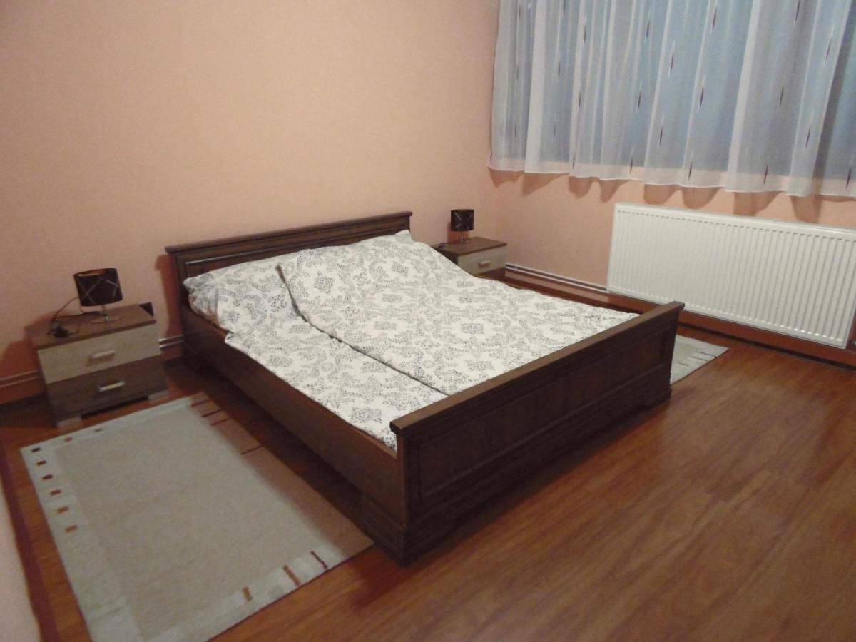 Modern Two Bedroom Flat With Balcony Lenti Esterno foto