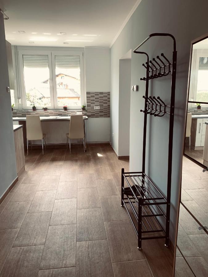 Modern Two Bedroom Flat With Balcony Lenti Esterno foto
